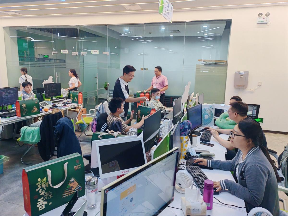 湖北纳新网络科技有限公司为全体员工发放端午节福利2